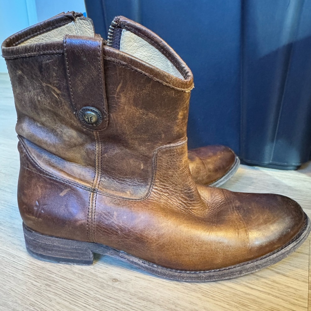 🔥 Frye Melissa Cognac Leather Ankle boots 
 Button Zipper Size 8.5